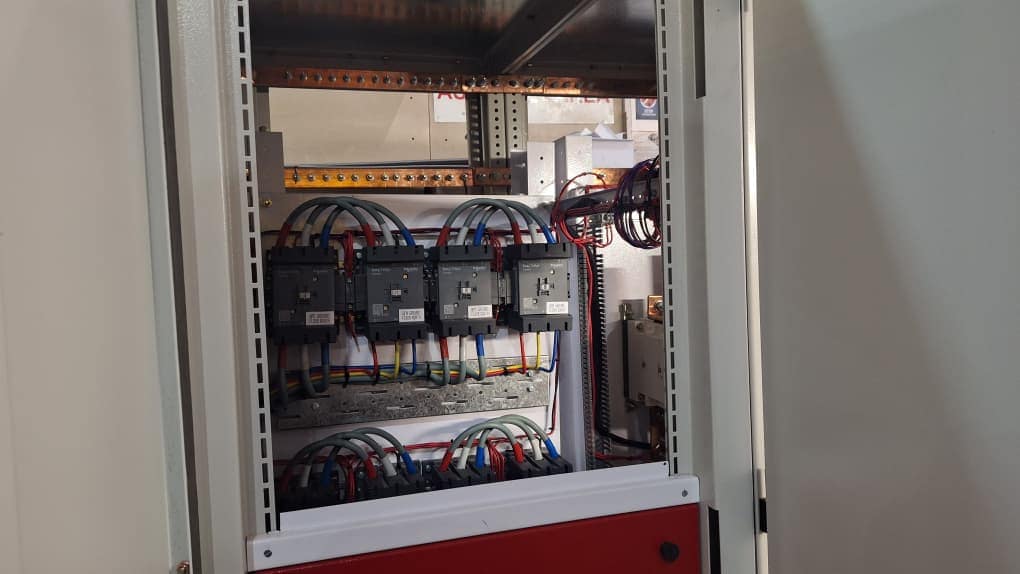 Breaker, terminal blocks and cabling in an electrical cabinet